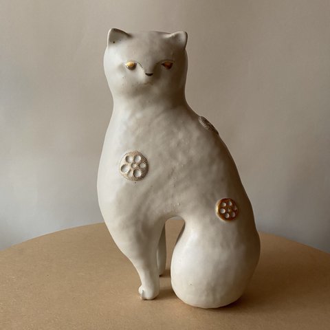 まなざし猫れんこん柄花器【猫】【花器】【れんこん】【フラワーベース】