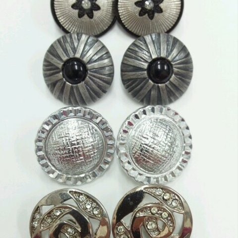 18ｍｍ◇8個入◇　シルバーペアボタン＃２