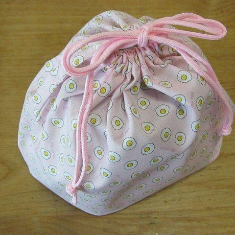 目玉焼き 薄ピンク・巾着袋(お弁当袋 大きめ)
