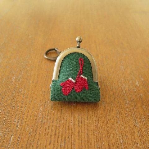 手刺繍の豆がま口〈ミトン〉