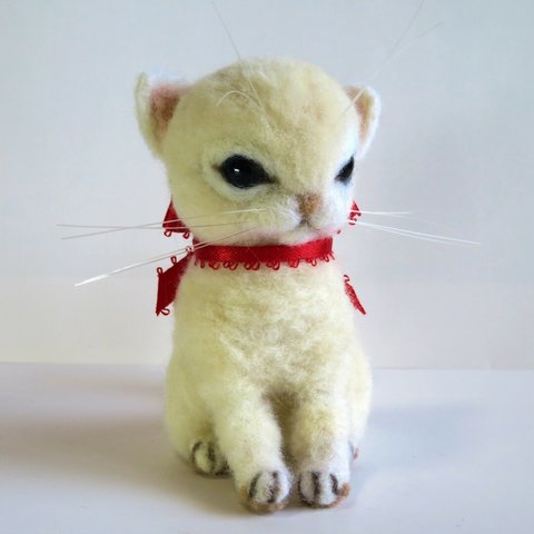 白い子猫 羊毛フェルト 雑貨 インテリア ぬいぐるみ Wool felt cat