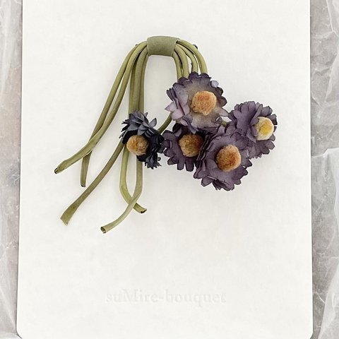 手染めの布花コサージュ　『　antique垂れた茎　』　suMire-bouquet