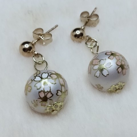 桜玉ピアス・白.s