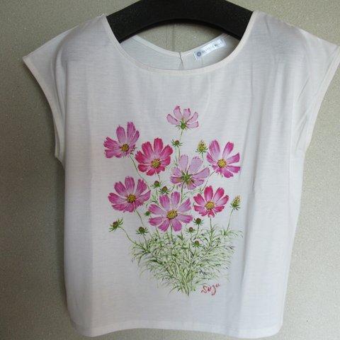 コスモスの花を手描きしたＴシャツ