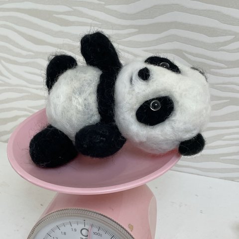 パンダの赤ちゃん　羊毛フェルト作品