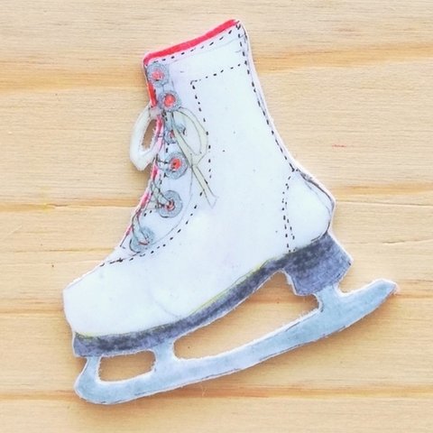 ユニーク　再販白いスケート靴　ブローチ　