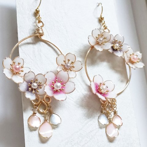 桜と花びらのアシメピアス（イヤリング）　N1043