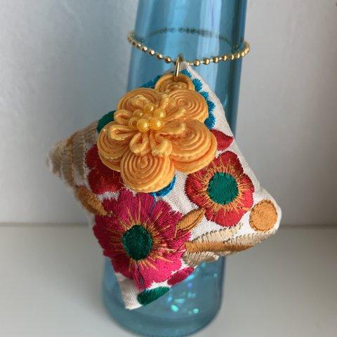 インド刺繡リボンでクッションチャーム⑥