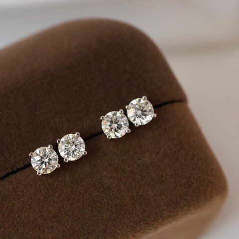 天然ダイヤモンドピアス0.1ct　k18