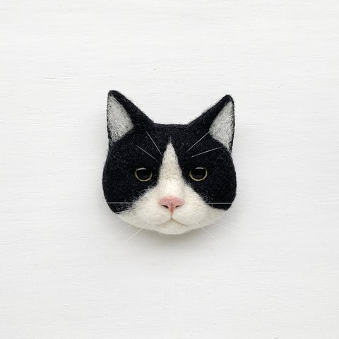 猫ブローチ（まるまる） - 白黒はちわれ猫・No.2 -