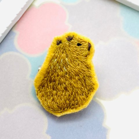 カピバラの刺繍ブローチ(G)