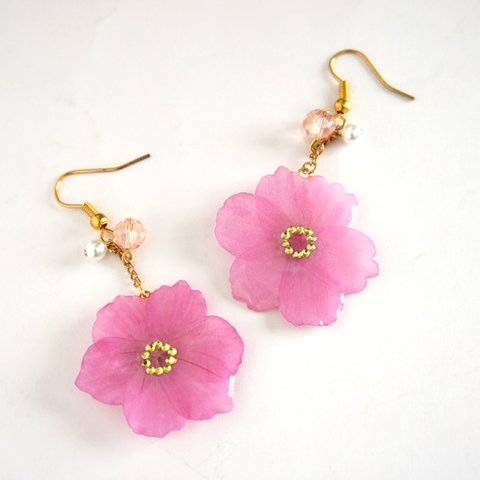 コスモス【秋桜】のピアス or イヤリング◆ピンク◆押し花レジン