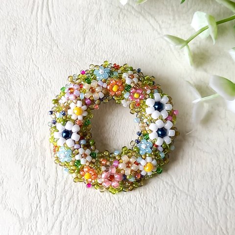 フラワーリースブローチ＊アネモネと小花＊ビーズ刺繍