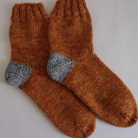 オレンジ　毛糸の手編み靴下　23～24㎝