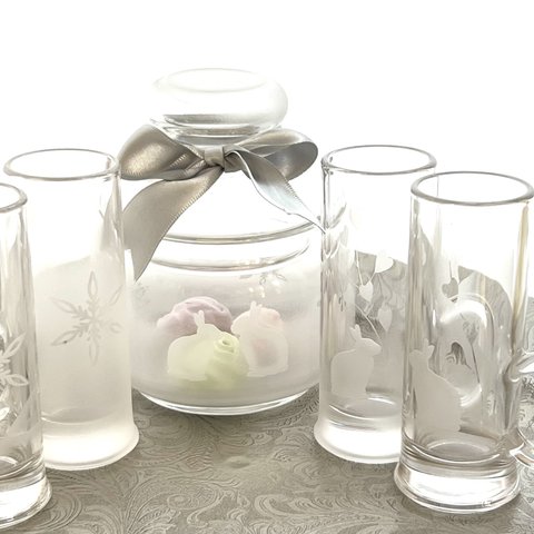【送料無料】福袋133-雪うさぎ　ミニジョッキ型リキュールグラスとガラスの小瓶のセット