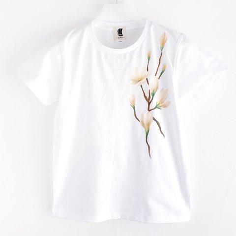 手描き木蓮柄Tシャツ ホワイト　手描きで描いたモクレンの花柄Tシャツ