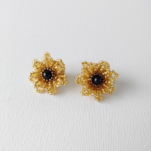 ビーズ刺繍◆花のイヤリング＊ゴールド