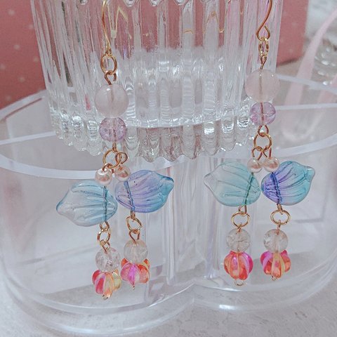 【カラー3色展開】マーメイド 人魚姫 Summer レインボーカラー 虹色🌈  オーロラカラー 透明感あふれる 涼し気 揺れる アクセサリー 耳飾り ピアス/イヤリング