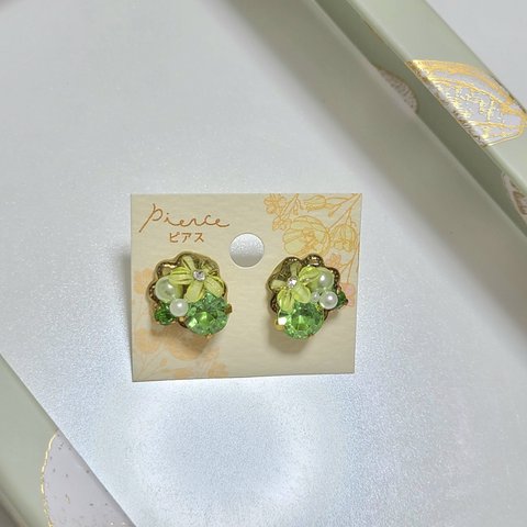 かわいい❀お花❀の推し色ピアス【緑/グリーン/フラワー/花/ビジュー/パール/推し活/メンカラ】