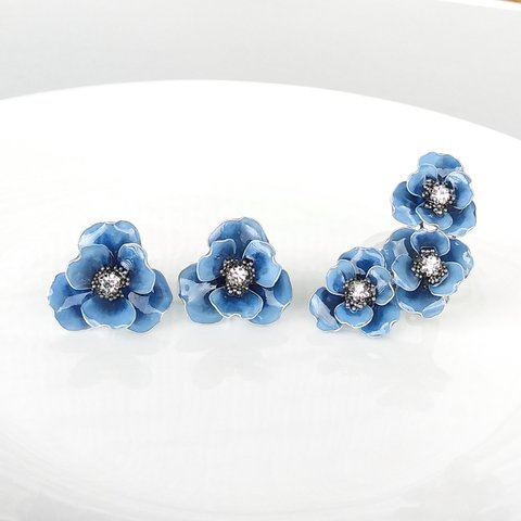 アンティークブルー のお花　【両耳】ピアス・イヤリング（直径20mm）＆ 【片耳】イヤーカフ 　≪シルバー≫   インディゴ 藍色　くすみブルー