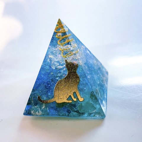 ゆりゴナイト®︎小さな宇宙ピラミッドオルゴナイトM〜ブルーの煌めきに叶える願い〜