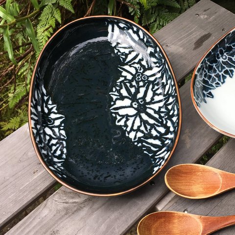 浜菊　カレー皿　オーバル型　黒／黒　Oval beach Chrysanthemum　Black/black