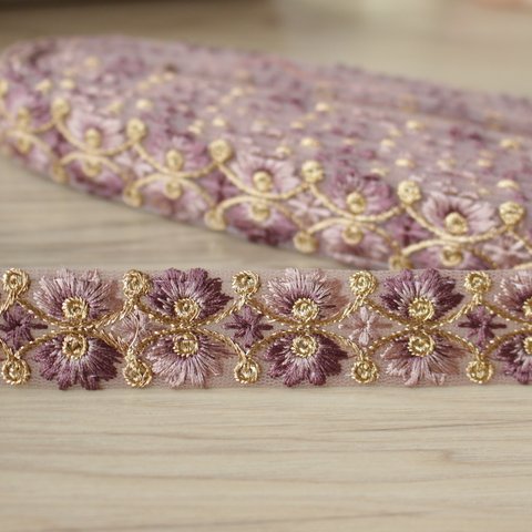 インド刺繍リボンᢂ インド刺繍/インドリボン/刺繍リボン/刺繍/リボン/シルクリボン/シルク/トリム/ブレード/ジャガード/ジャガードリボン/チロリアンテープ/レース/チュール/インド/チュールレース