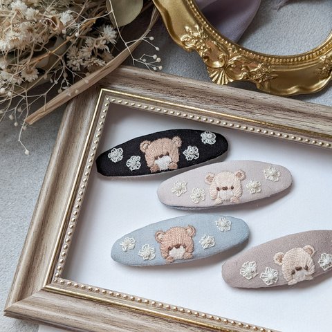 テディベアとビーズフラワー刺繍のヘアピン