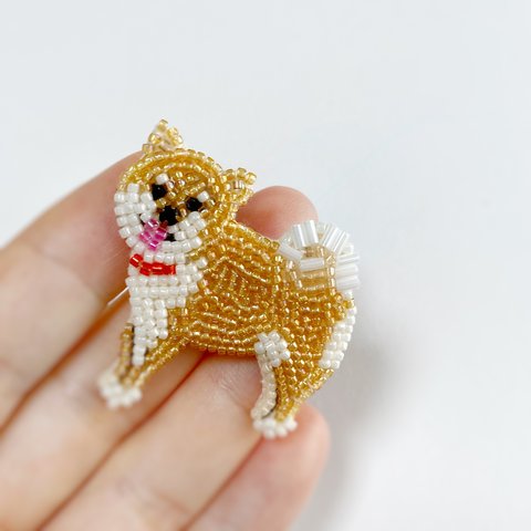 お散歩柴犬さんのブローチ　ビーズ刺繍