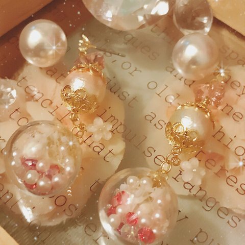 蝶と白い花ピアス