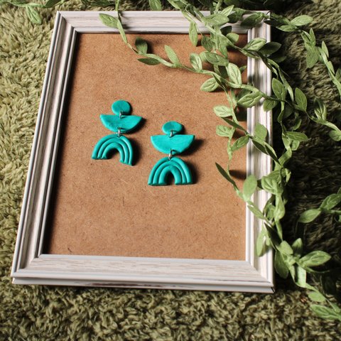 青い手作りのポルマねんどのピアス/ Turquoise Polymer Clay Handmade Earrings 