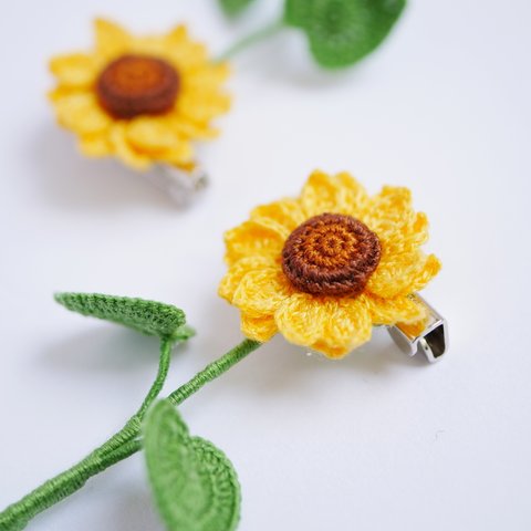 刺繍糸で編んだ小さなひまわりブローチ(受注制作、手編み、四季折々)