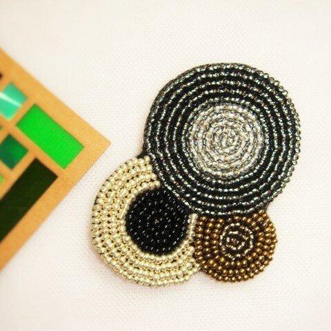 ビーズ刺繍ブローチ　～まる～　０１