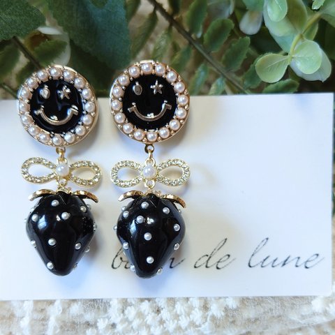 (ピアス)☺smiley BLACK strawberry🍓 K763-05