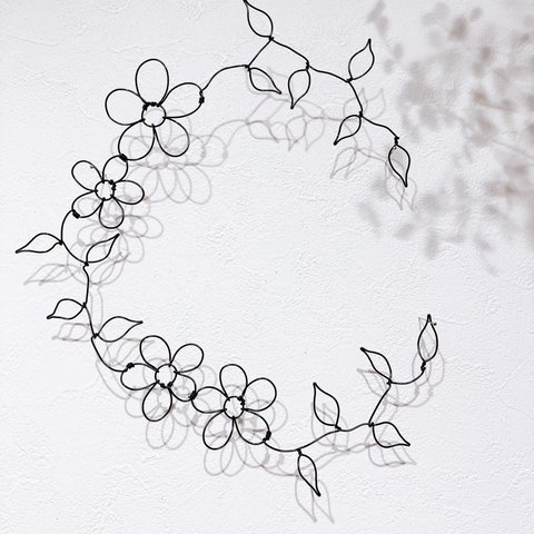 草花の壁飾り　ワイヤーアート　ワイヤークラフト