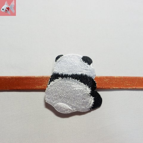 ◆パンダの刺繍帯留め飾り①