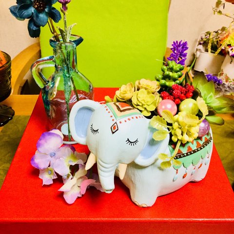 ラスト１つ🍀オシャレな象さん🐘とブルーの花瓶💙