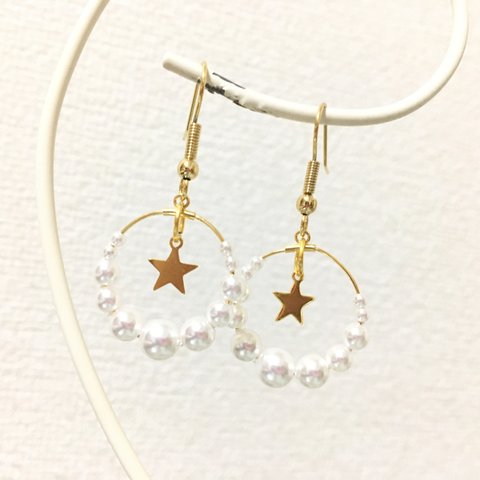 パールと星のループピアス