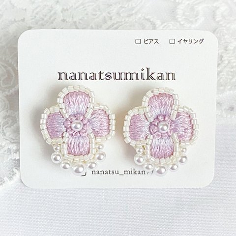 お花の刺繍 ピアス/イヤリング (パープル)