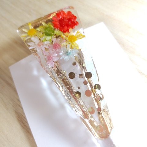 新作　レジン　ヘアクリップ　ハンドメイド　スターフラワー　押し花　カラフル　ゴールド