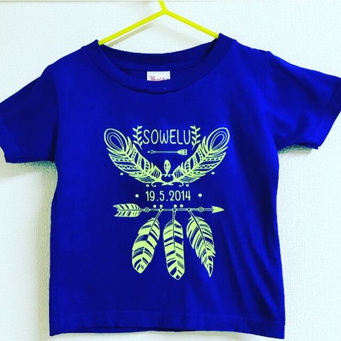 名入れ フェザー ブルーTシャツ&ロンパース