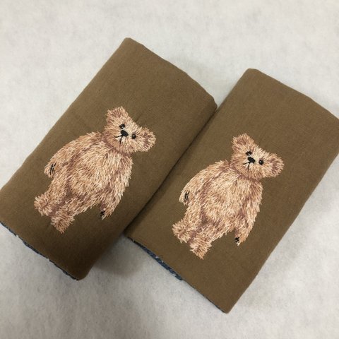 くまさん　刺繍　エルゴ　抱っこ紐　よだれカバー　ブラウン