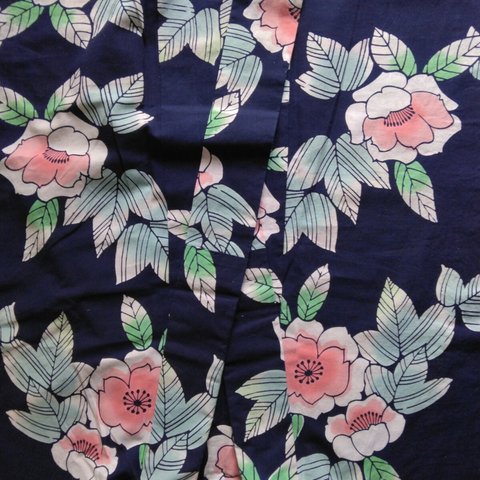 浴衣ジレ　紺地にピンクの花と緑のグラデーション　袖なし羽織　　Yukata gilet Dark blue with pink flowers and green gradient Sleeveles