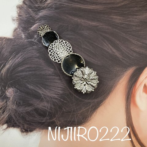 黒とシルバーのヘアクリップ　8㎝　☆送料無料 ☆ #ヘアアクセサリー#髪飾り #シルバー