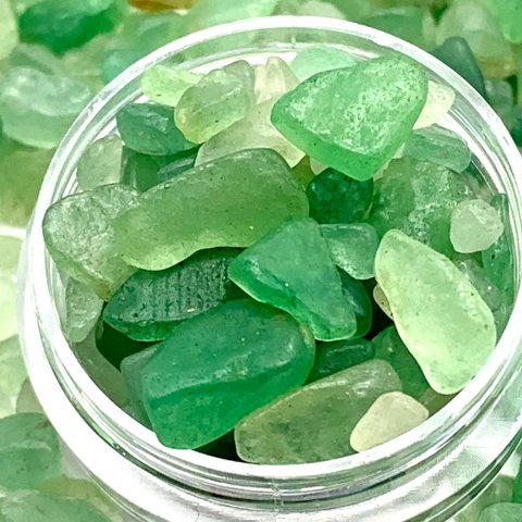 グリーンアベンチュリン Green Aventurine Quartz 砂金水晶 宝石 言葉付き 天然石 細石 さざれ石 パワーストーン お守り ヒーリング レジン 封入 デコ パーツ 【森の雑貨屋さ