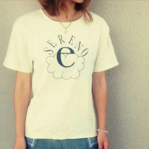 ブランドロゴ入りTシャツ