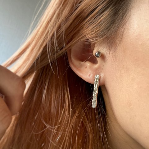 とろけるシルバーのバーピアス【Melty/fit bar pierce】