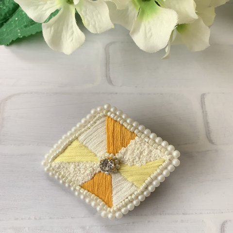 ビーズと刺繍のポニーフック(イエロー系)