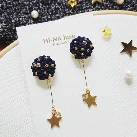 刺繍ピアス 「夜空から下りてきた星」