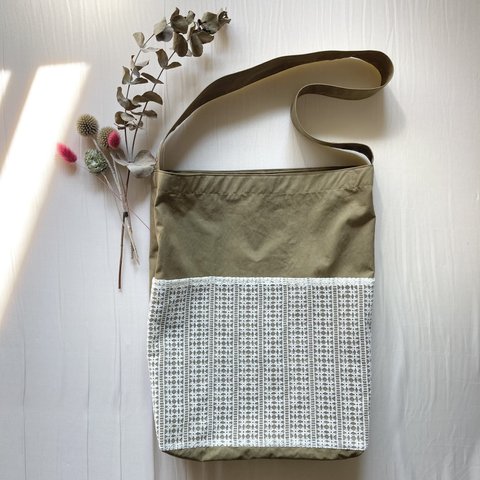 しきり付き トートバッグ 刺繍レース ベージュ